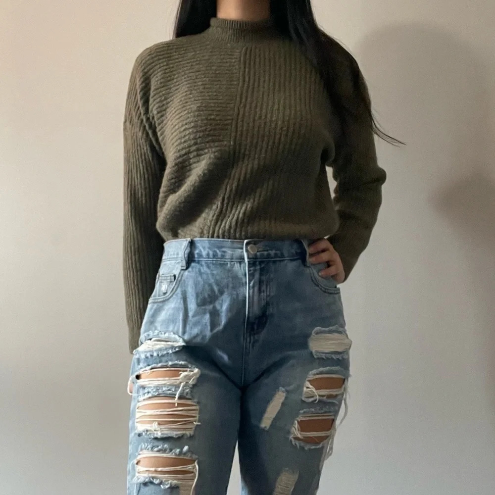 🍃  L.O.G.G. by H&M Green Sweater - Women's Size Medium 🍃